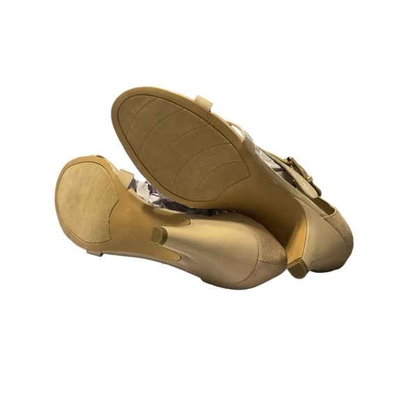 Bandolino Dreamer Sandals Heels Beige Patent Buckle Strap‎ Open Toe Shoe size 10 - Picture 5 of 6